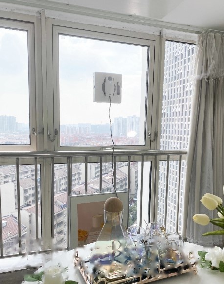 Покупка товаров в Беларуси, рассрочка, кредит, лизинг, оплата частями на platipotom.by, удобная доставка - фото робот-мойщик окон hutt w8 